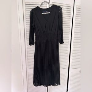Pleated V-Neck Long Sleeve midi Dress